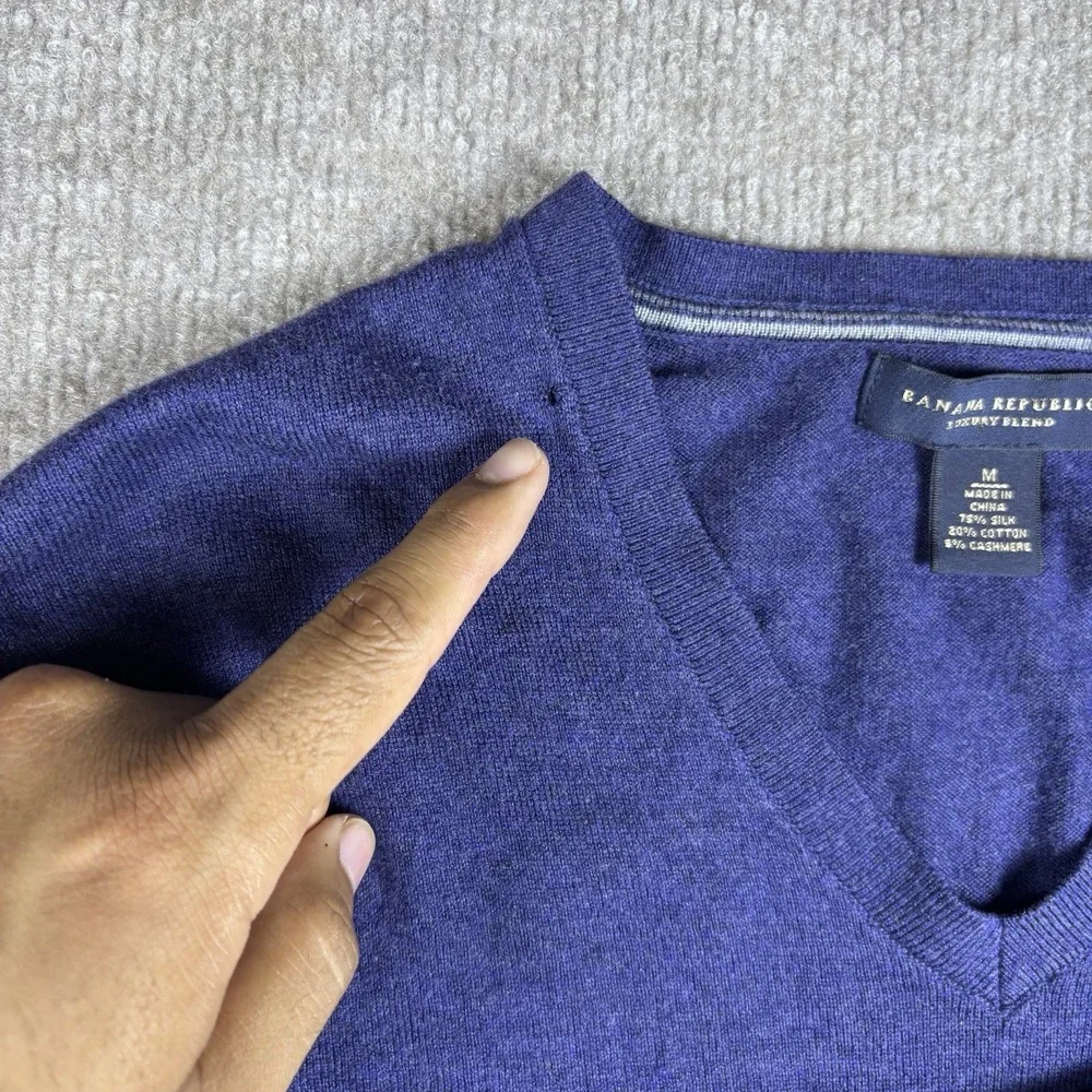 Banana Republic Luxury Blend Sweater Mens M Blue Silk Cashmere V Neck